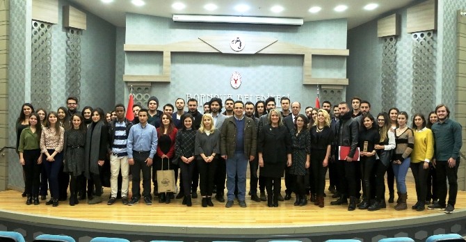 GENÇLERİN FİKİRLERİ BORNOVA'DA HAYAT BULUYOR