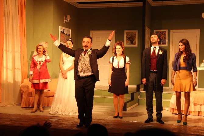 Bergama’da “Şahane Düğün” kapalı gişe
