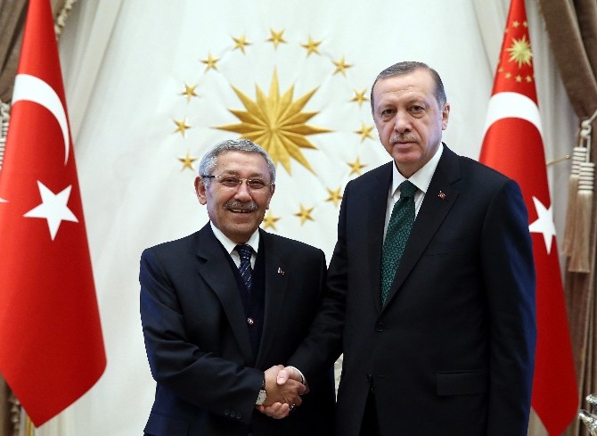 Cumhurbaşkanı Erdoğan, İbn-i Haldun Üniversitesi Mütevelli Heyetini kabul etti
