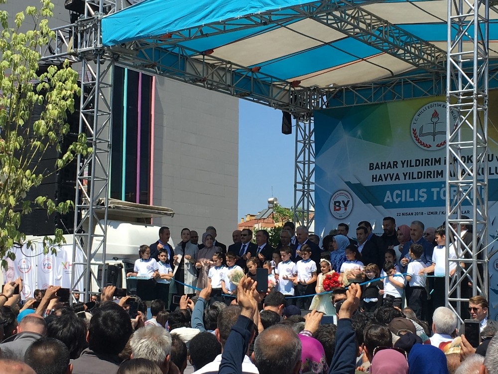 Başbakan Yıldırım: “Afrin’deki gibi tepelerine çökeriz, bu bayrağı indirmeyiz”