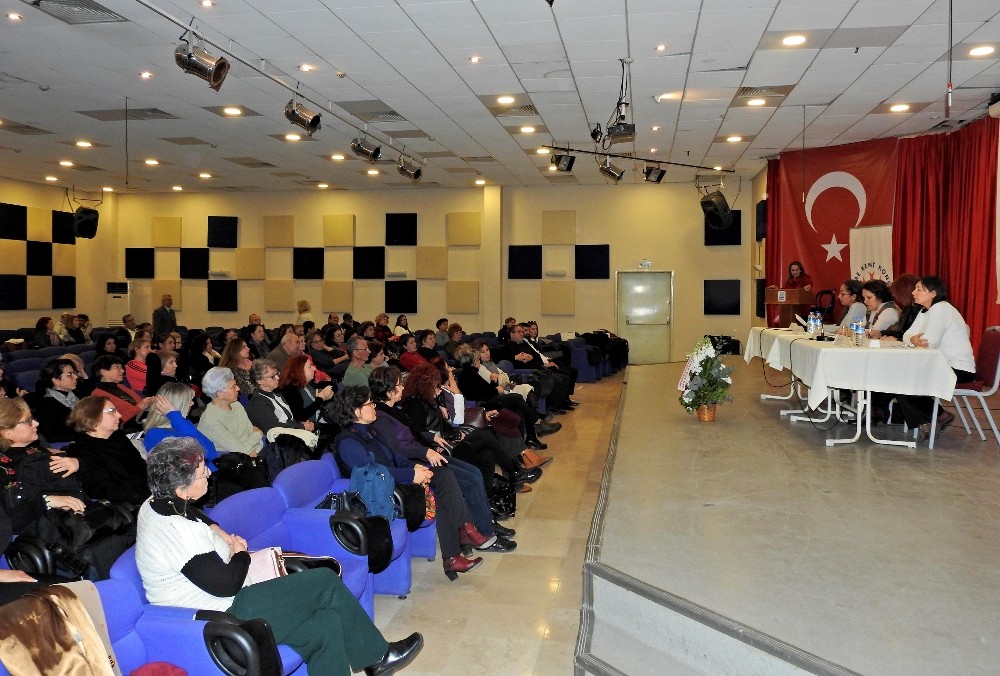 Çeşme Kent Konseyi, kadın yazarlarla Çeşmelileri buluşturdu