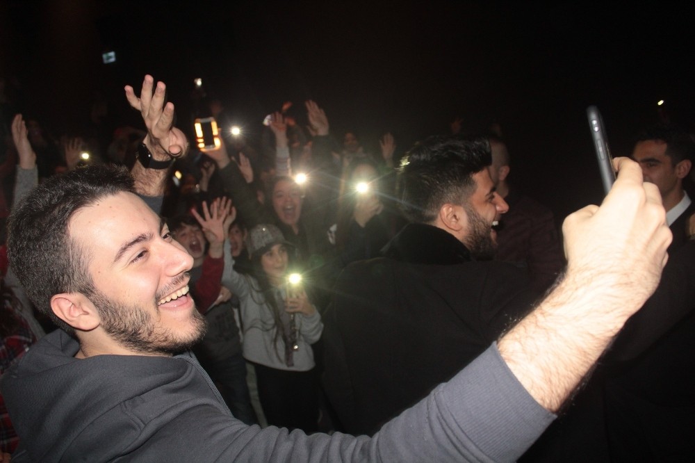 İzmir’de Enes Batur çılgınlığı