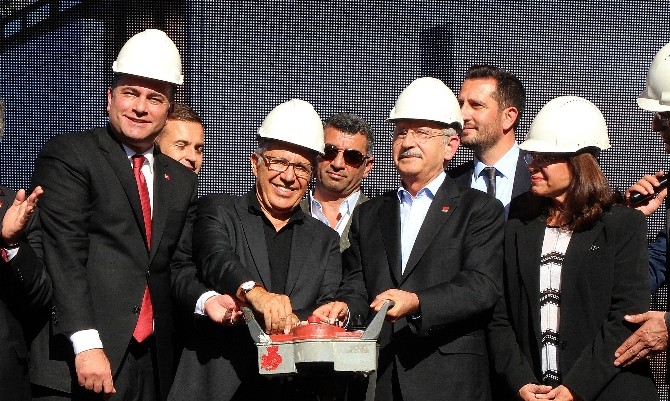 Zülfü Livaneli Kültür Merkezi gün sayıyor