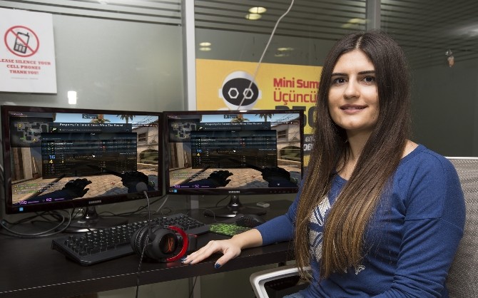 İzmirli genç kız e-sporda Türkiye’yi temsil ediyor