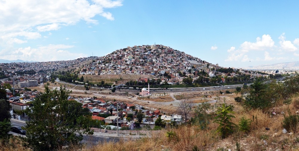 İzmir’deki Ballıkuyu Mahallesinde yerinde dönüşüm atağı