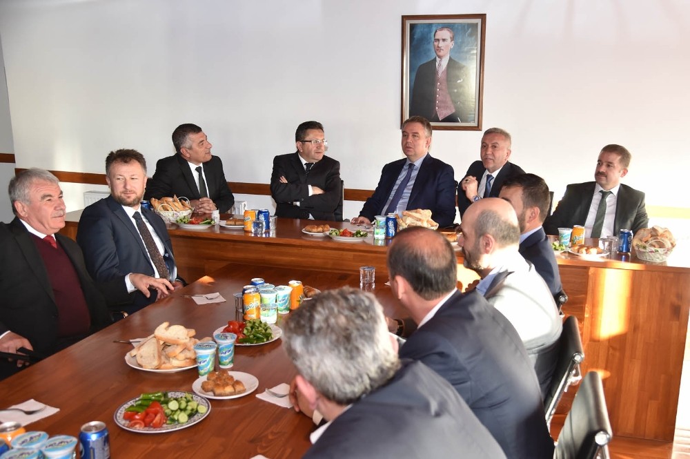 Başkan Veysel Tiryaki, Altındağlı müteahhitlerle buluştu