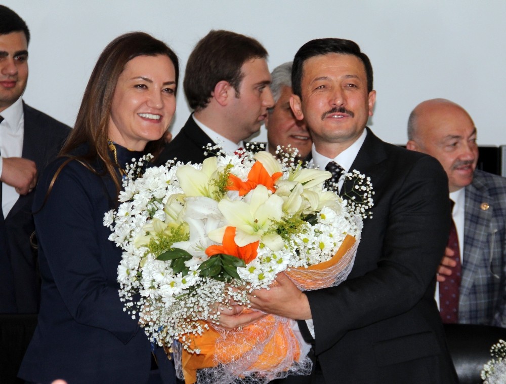 Hamza Dağ görevini Nükhet Hotar’dan devraldı