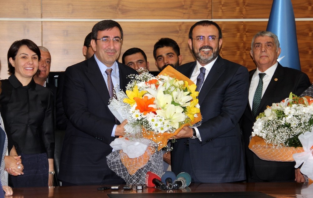 Mahir Ünal yeni görevini devraldı