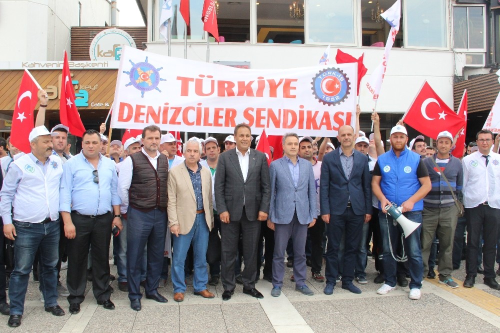 İzmir deniz ulaşımında grev tehlikesi