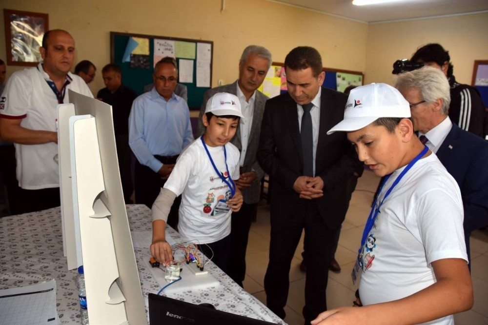 Aliağa’da bilim fuarı ilgi gördü