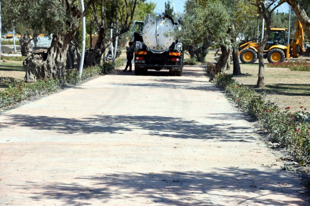 Aliağa’da yürüyüş yollarına dekoratif baskı uygulaması