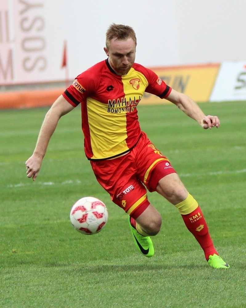Göztepe, Sandro’yu gönderdi