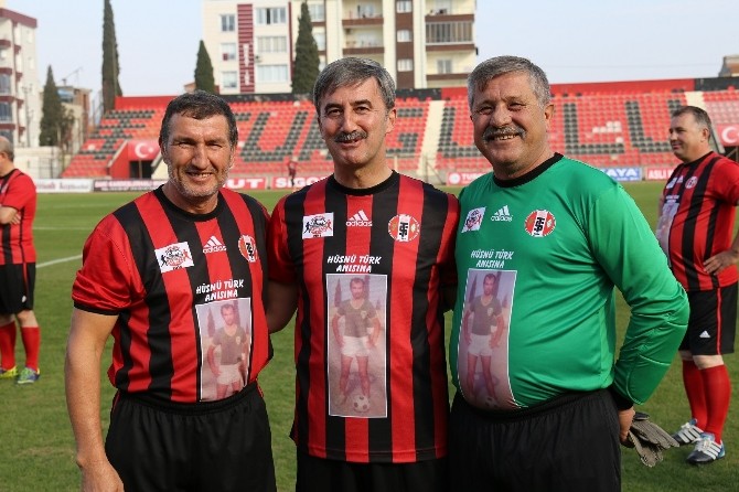 Makedonya göçmenleri Turgutlu futbolunun efsaneleri buluşturdu