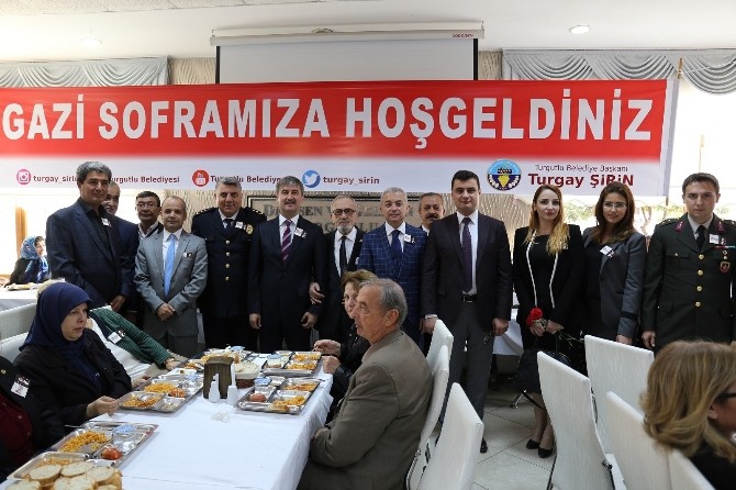 Turgutlu’da ’Gazi Sofrası’nda birlik ve beraberlik mesajları verildi