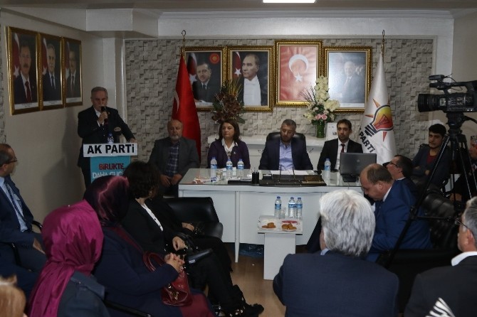 AK Parti Akhisar İlçe Danışma Meclis Toplantısı yapıldı
