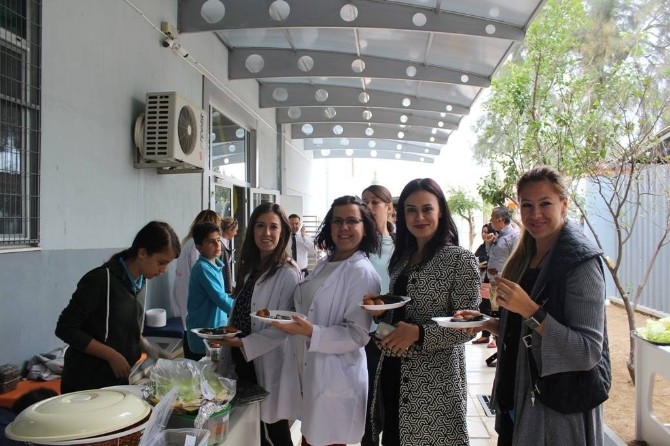 İzmirli öğrencilerden anlamlı kermes