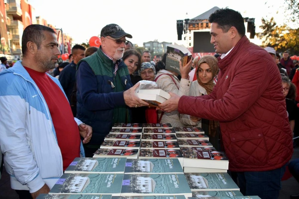 ‘Aliağa Tarihi’ okuyucuyla buluştu