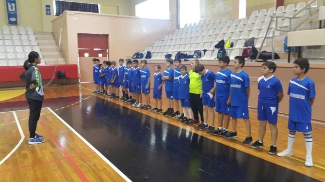 Foçalı hentbolcular, Handball At School Projesi’ne seçildi
