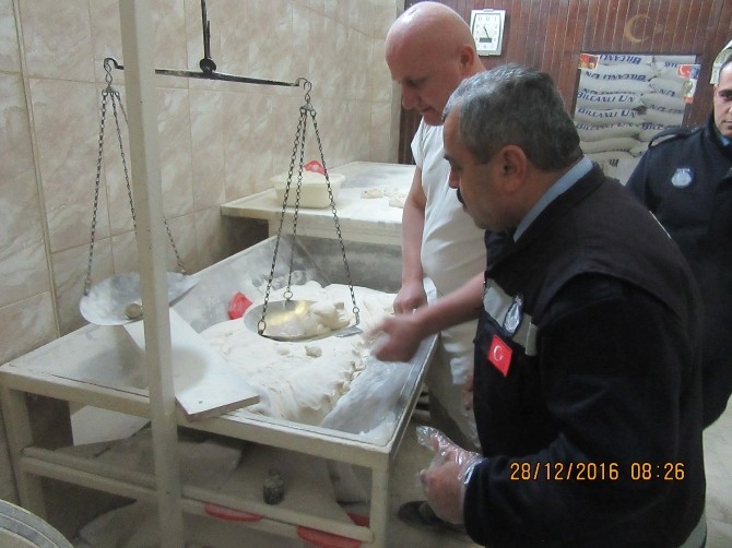 Urla’da zabıta yılbaşı denetimine çıktı
