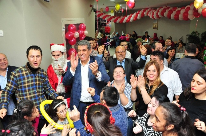 Balçova’da engelli gençlere özel yeni yıl partisi
