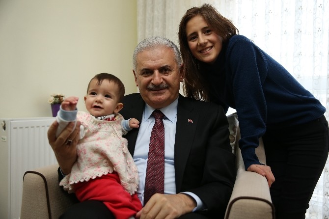 Başbakan Yıldırım vatandaşların evine konuk oldu
