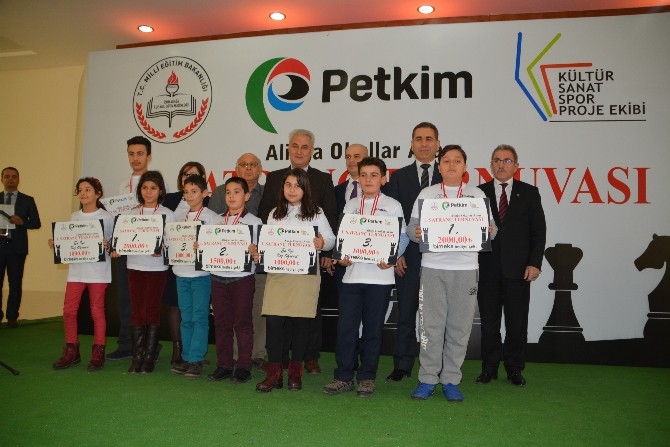 Aliağa’da “Satranç Turnuvası” düzenlendi
