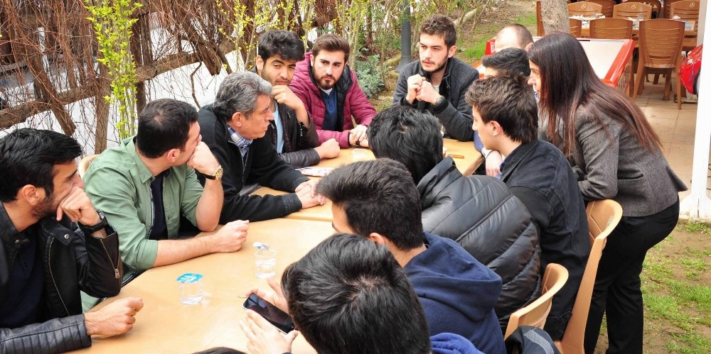 Başkan Çalkaya, 16 Nisan’ı gençlerle konuşuyor