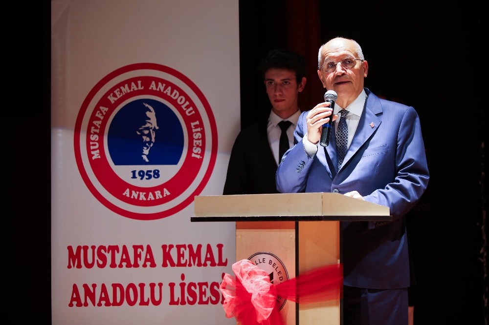Yenimahalleli öğrencilerden şiir ve müzik dinletisi