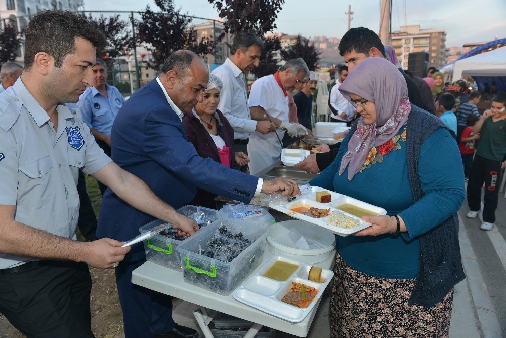 Çiğli Balatçık’ta iftar sofrası