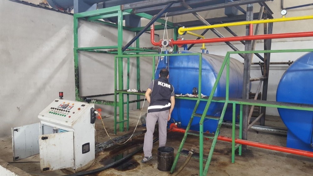 İzmir’de 9 bin litre kaçak akaryakıt ele geçirildi