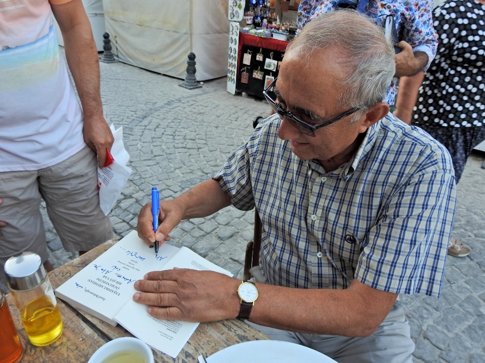 Yazarlarla okuyucular Alaçatı’da buluştu
