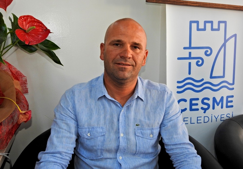 Dünya şampiyonu yelkenci genç sevincini paylaştı