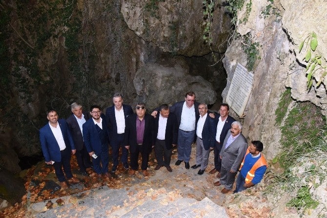 Yunusemre’den Kavaklıdere’ye kilit parke taşı desteği