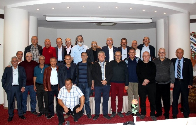 Liseli arkadaşlar 40 yıl sonra Salihli’de buluştu