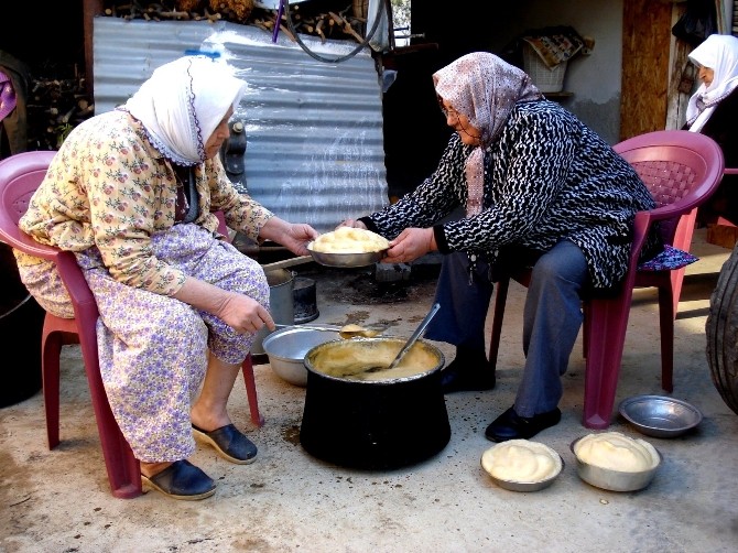 Komşuların pekmez köpüğü dayanışması