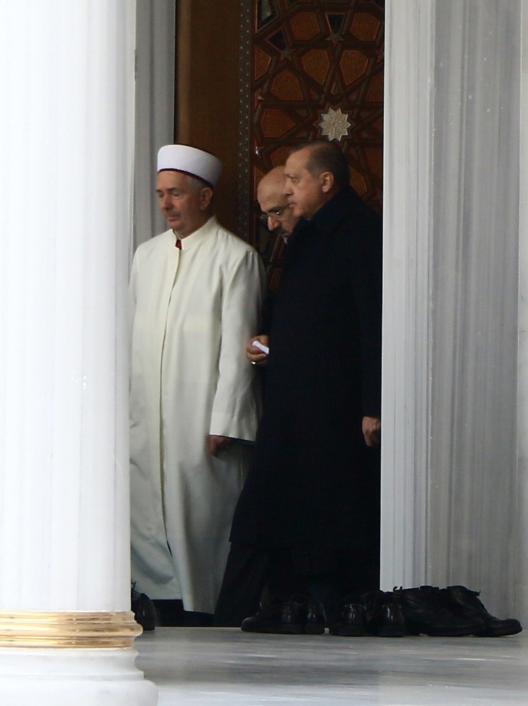 Cumhurbaşkanı Erdoğan cuma namazını Melike Hatun Camii’nde kıldı
