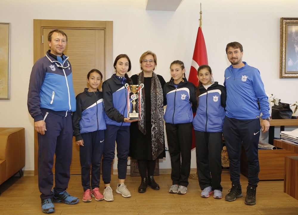 Konak’ın yıldızlarından bir kupa daha