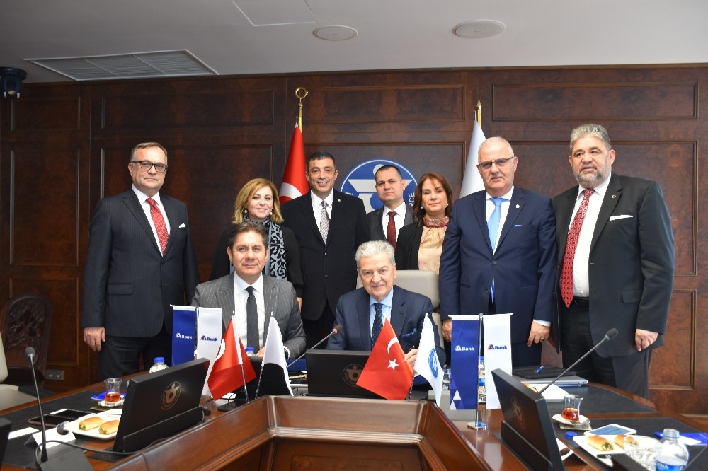 İzmir Ticaret Odası üyelerine kredi kolaylığı