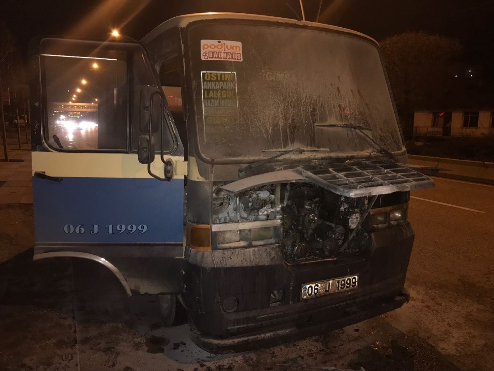 Başkent’te seyir halindeki dolmuş alev aldı