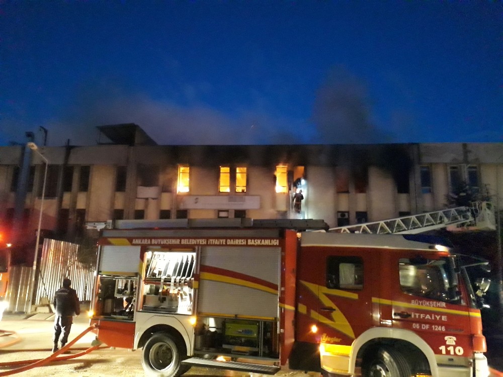 Başkent’te mobilya atölyesinde yangın