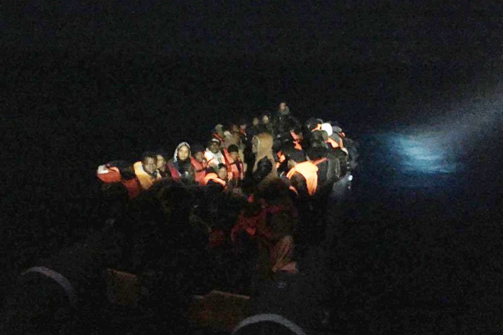 Yunan adalarına kaçmaya çalışan 105 göçmen yakalandı