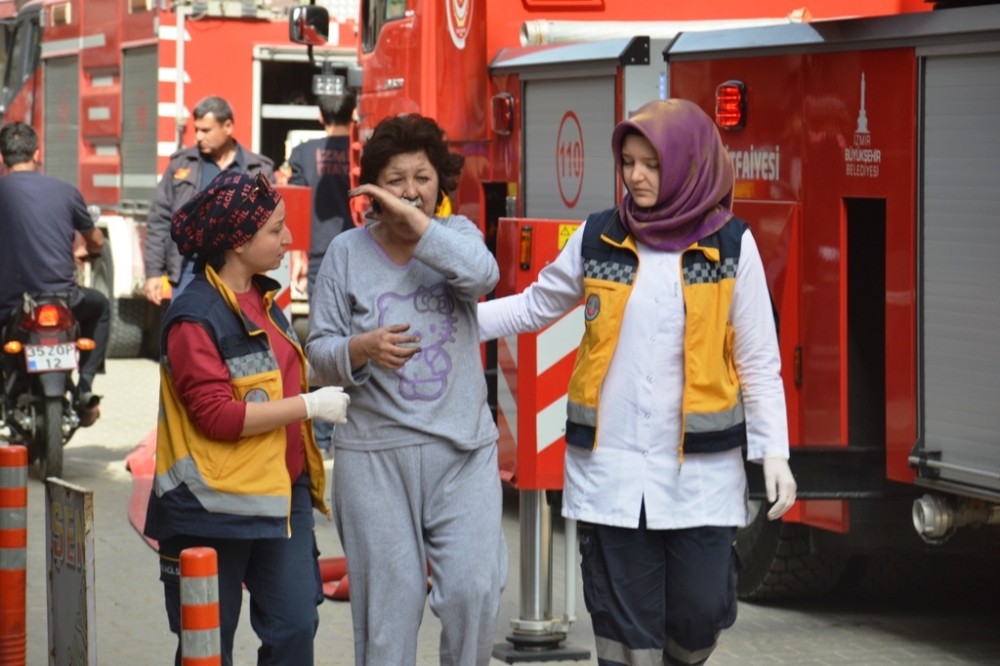 İzmir’deki ev yangını korkuttu