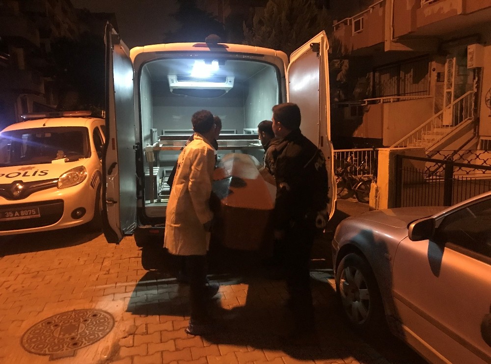 Emekli albay evinde ölü bulundu