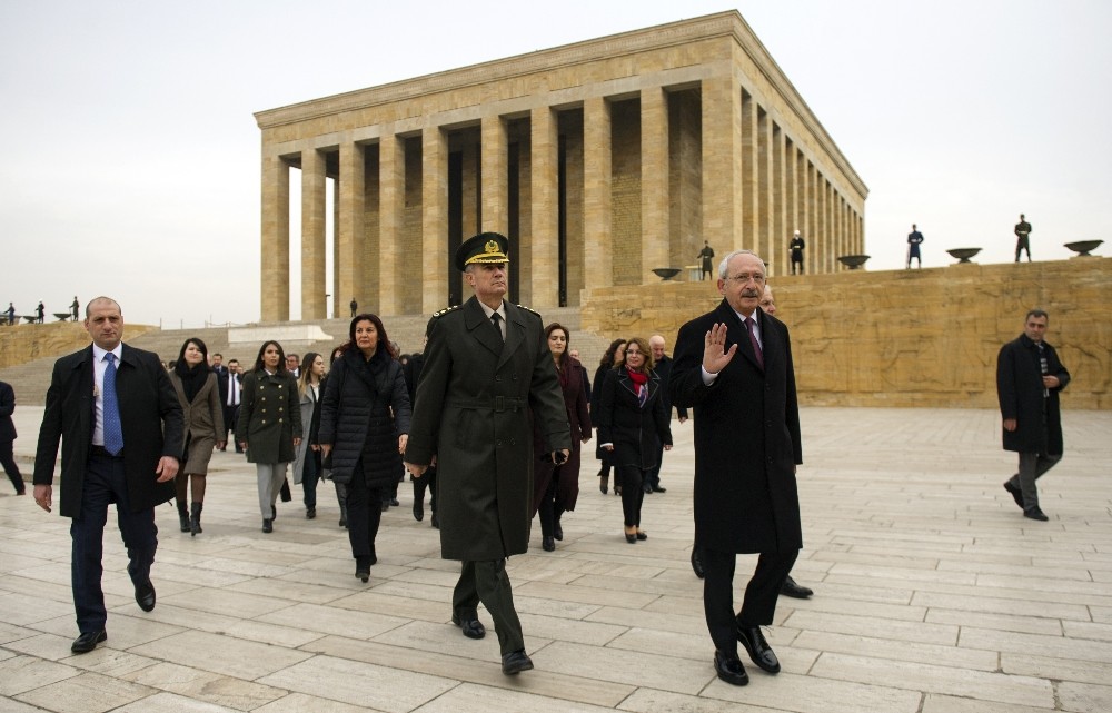 Kılıçdaroğlu, PM üyeleri ile Anıtkabir’i ziyaret etti