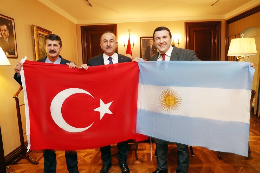 Arjantin’de yaşayan oyuncudan Bakan Çavuşoğlu’na ziyaret