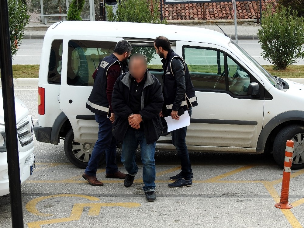 Çeşme’de yılbaşı hazırlığındaki kaçak içki üreticilerine darbe