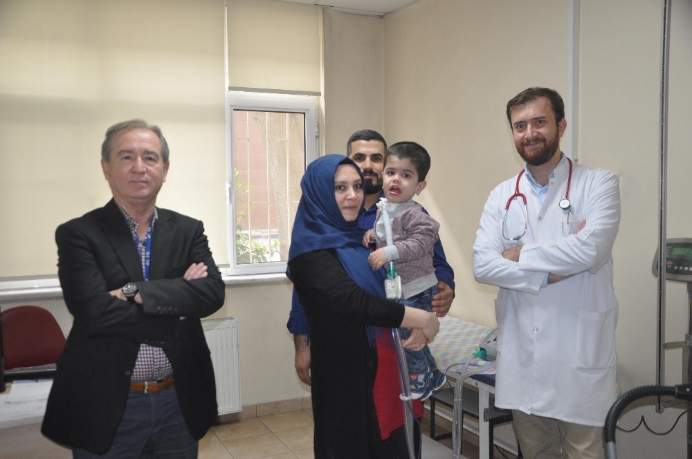 Egeli hekimler, Hamza Bebeğe nefes oldu