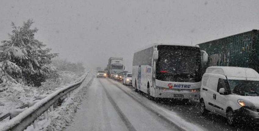 SON DAKİKA.. İZMİR-MANİSA YOLU KAPATILDI