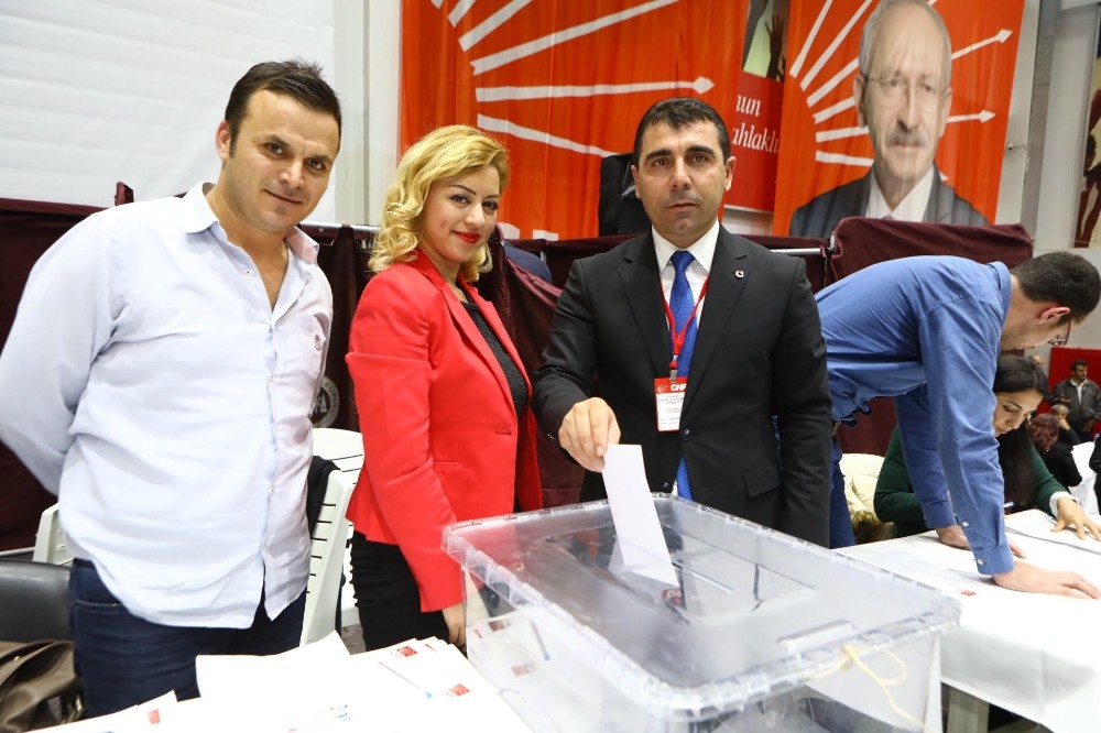 Bayraklı’da coşkulu kongre