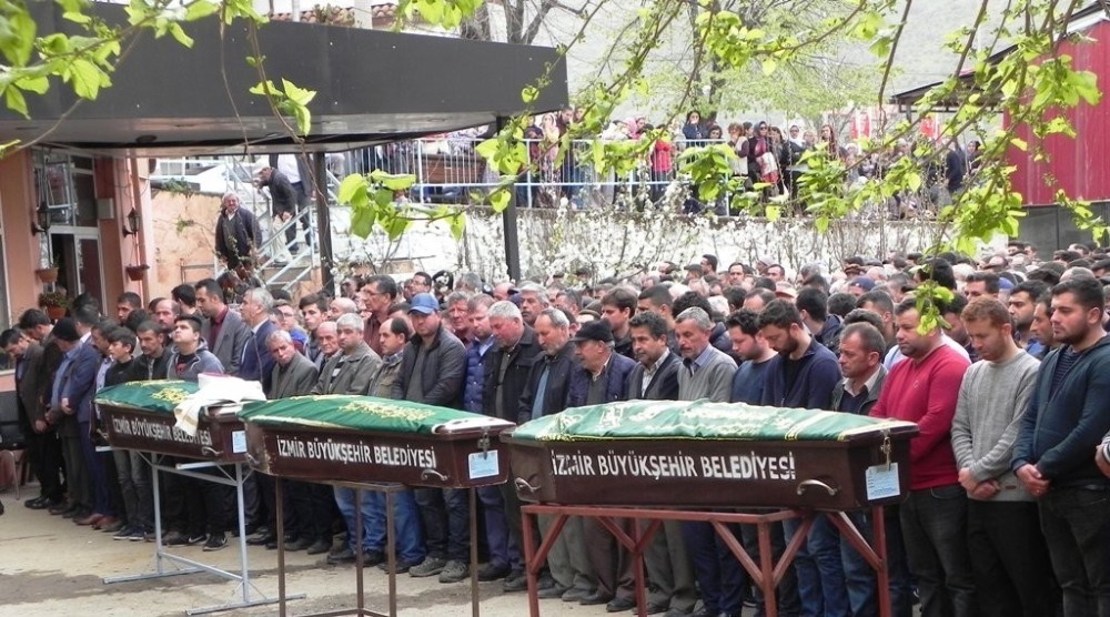 Ölümlü kaza sonrası vatandaşlar yol kapattı